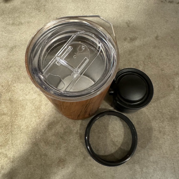 Brumate tri can cooler with cover lid and ice block - Picture 5 of 7